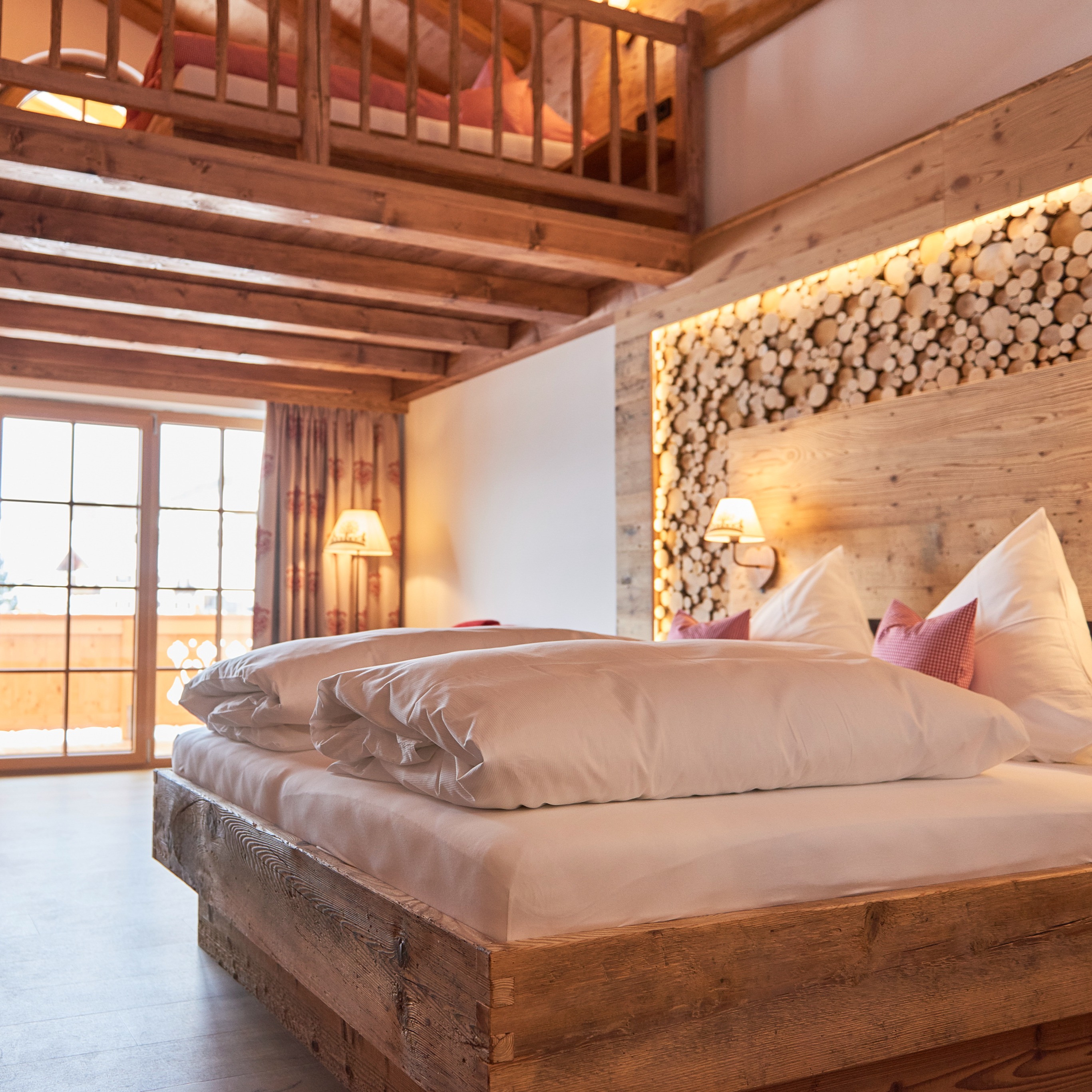 Galeriezimmer auf zwei Etagen